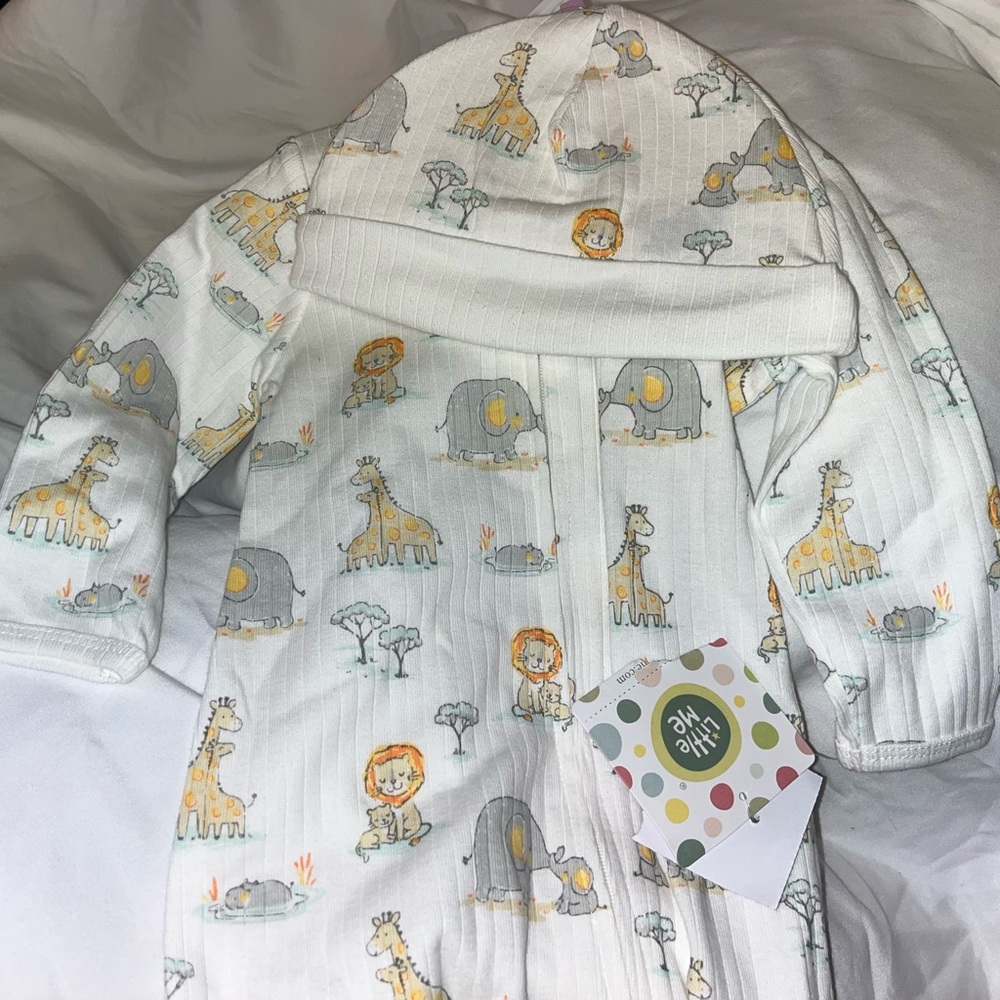 Little Me - footie&hat . NEW, 9months